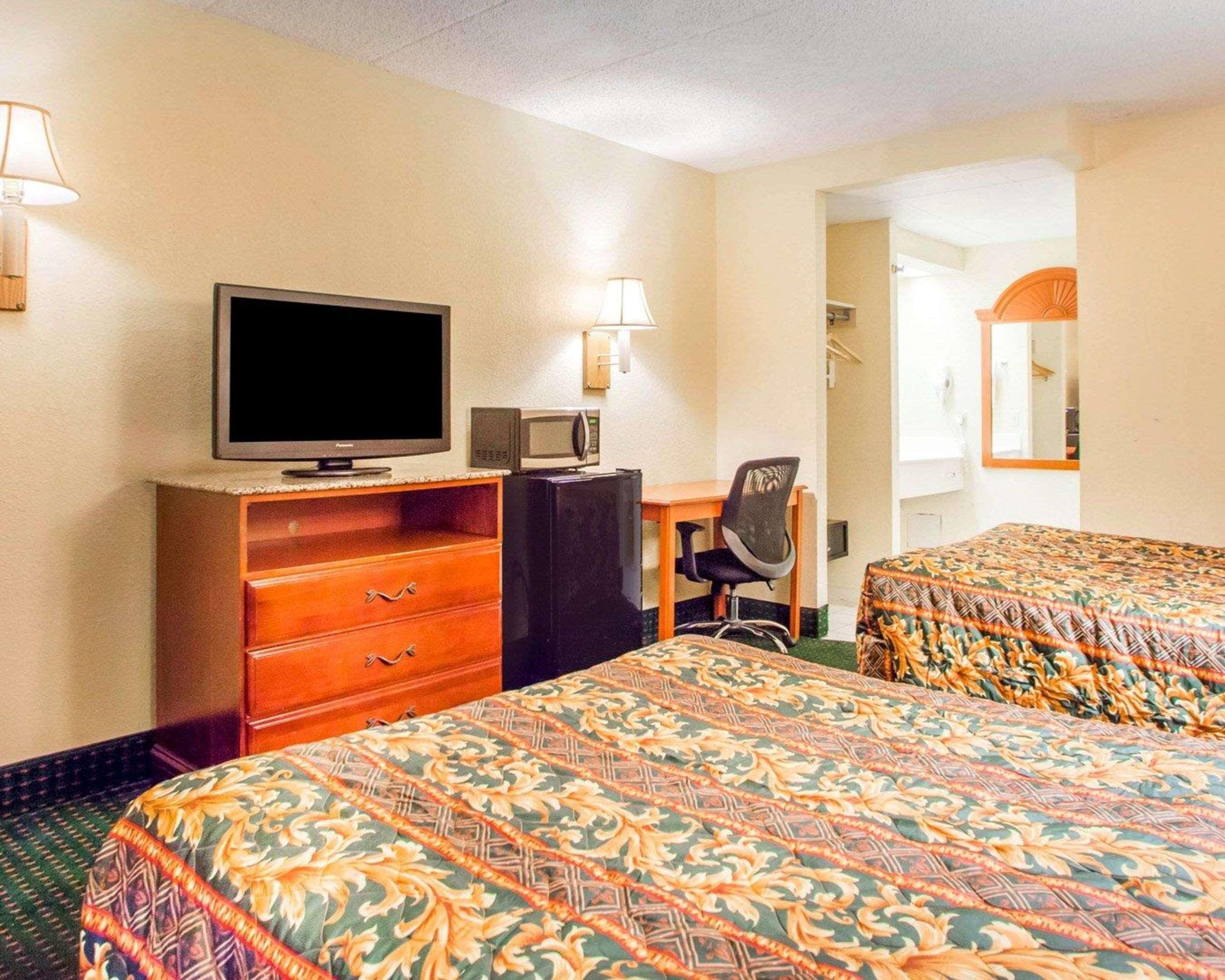 Rodeway Inn Mount Laurel Hwy 73 Экстерьер фото