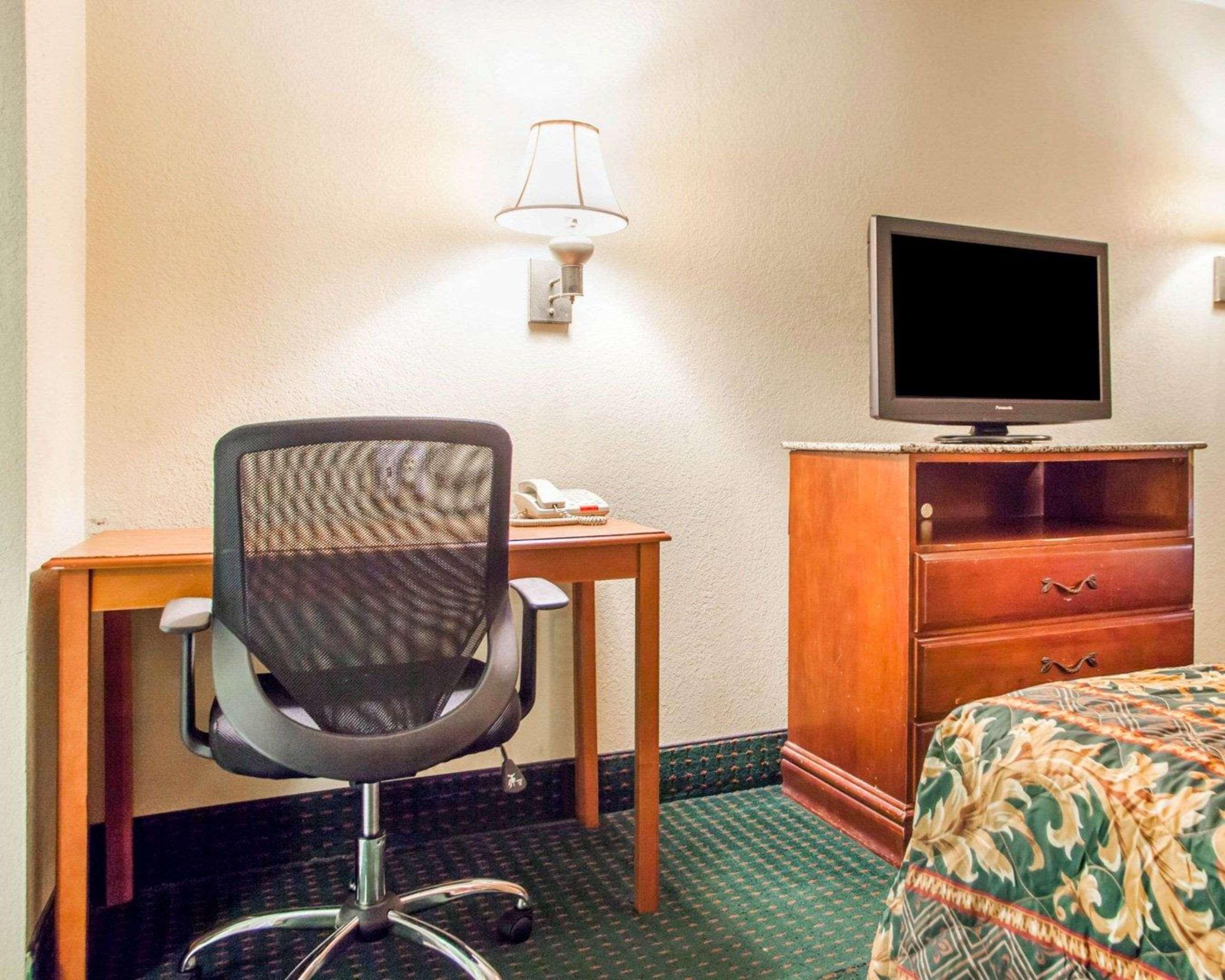 Rodeway Inn Mount Laurel Hwy 73 Экстерьер фото