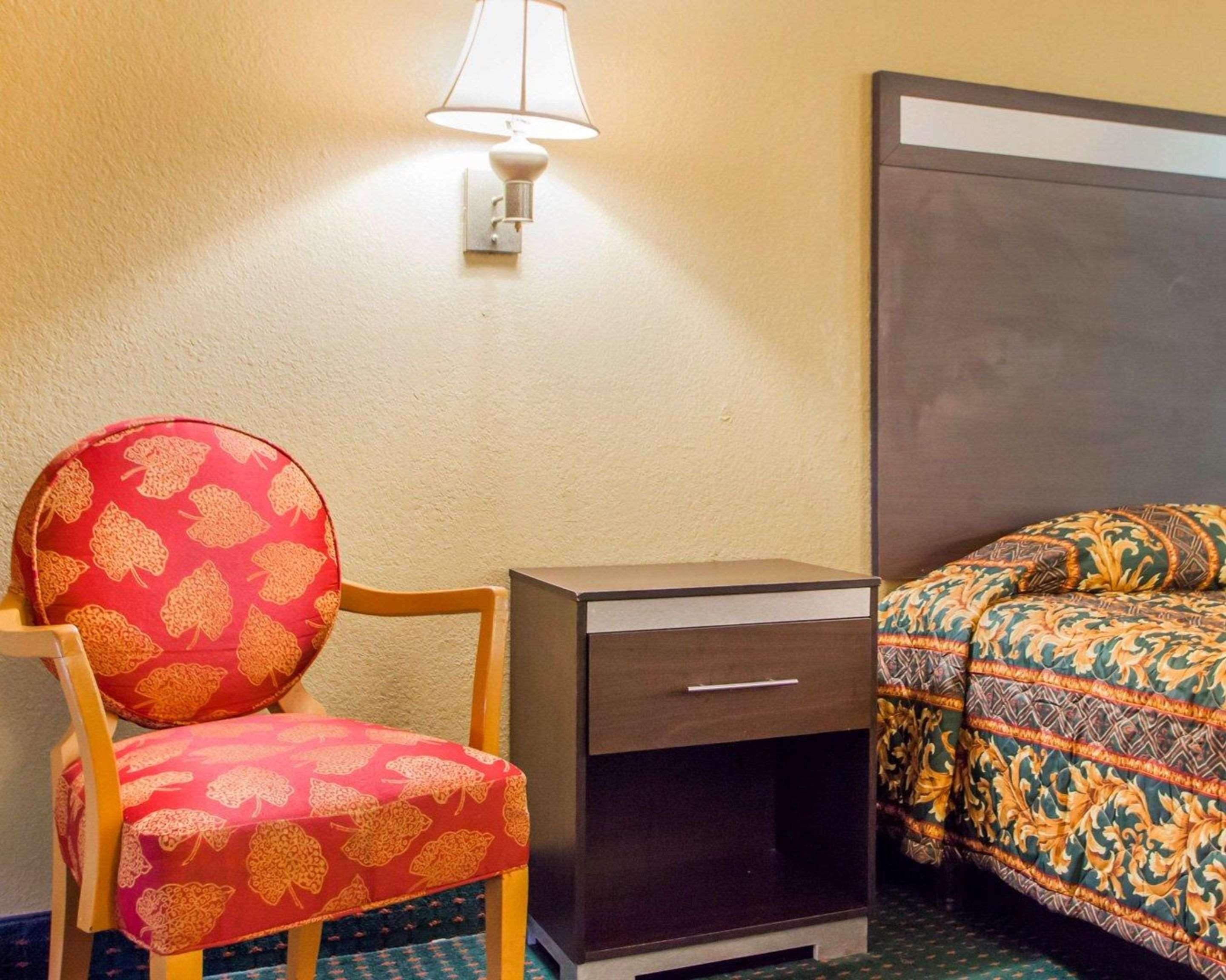 Rodeway Inn Mount Laurel Hwy 73 Экстерьер фото