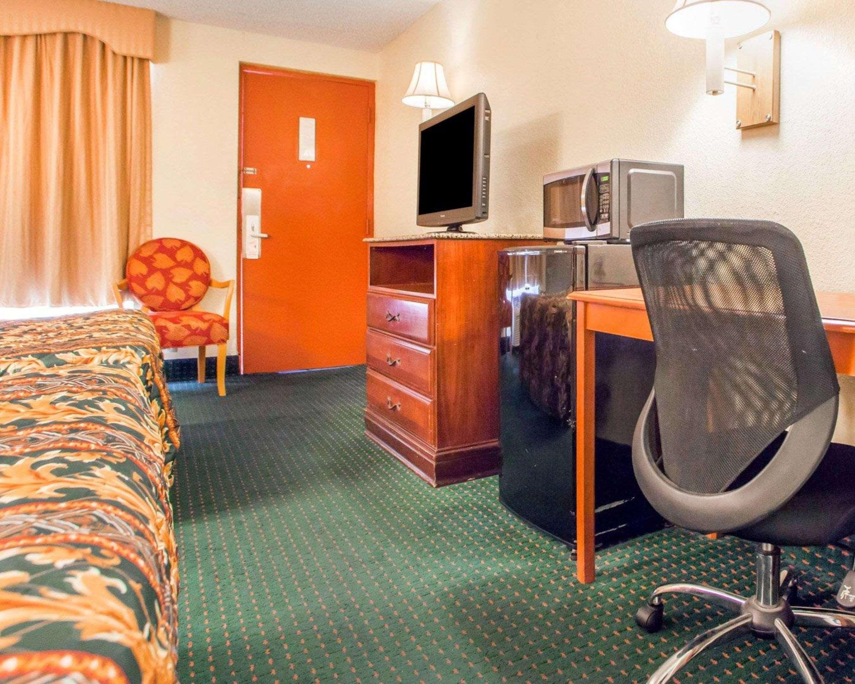 Rodeway Inn Mount Laurel Hwy 73 Экстерьер фото