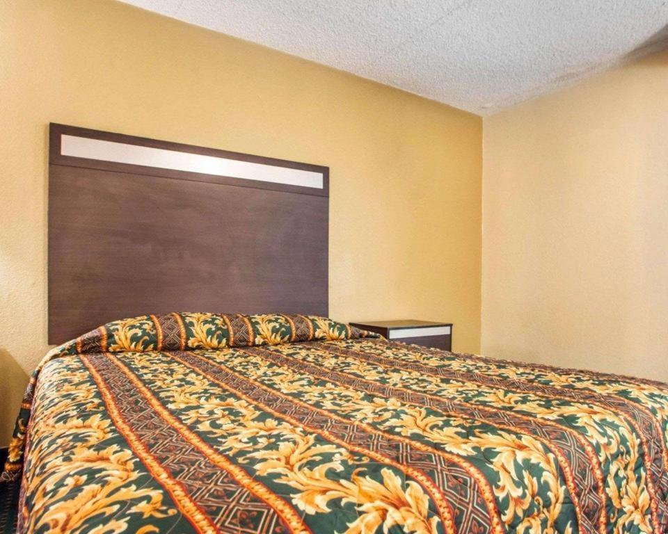 Rodeway Inn Mount Laurel Hwy 73 Экстерьер фото