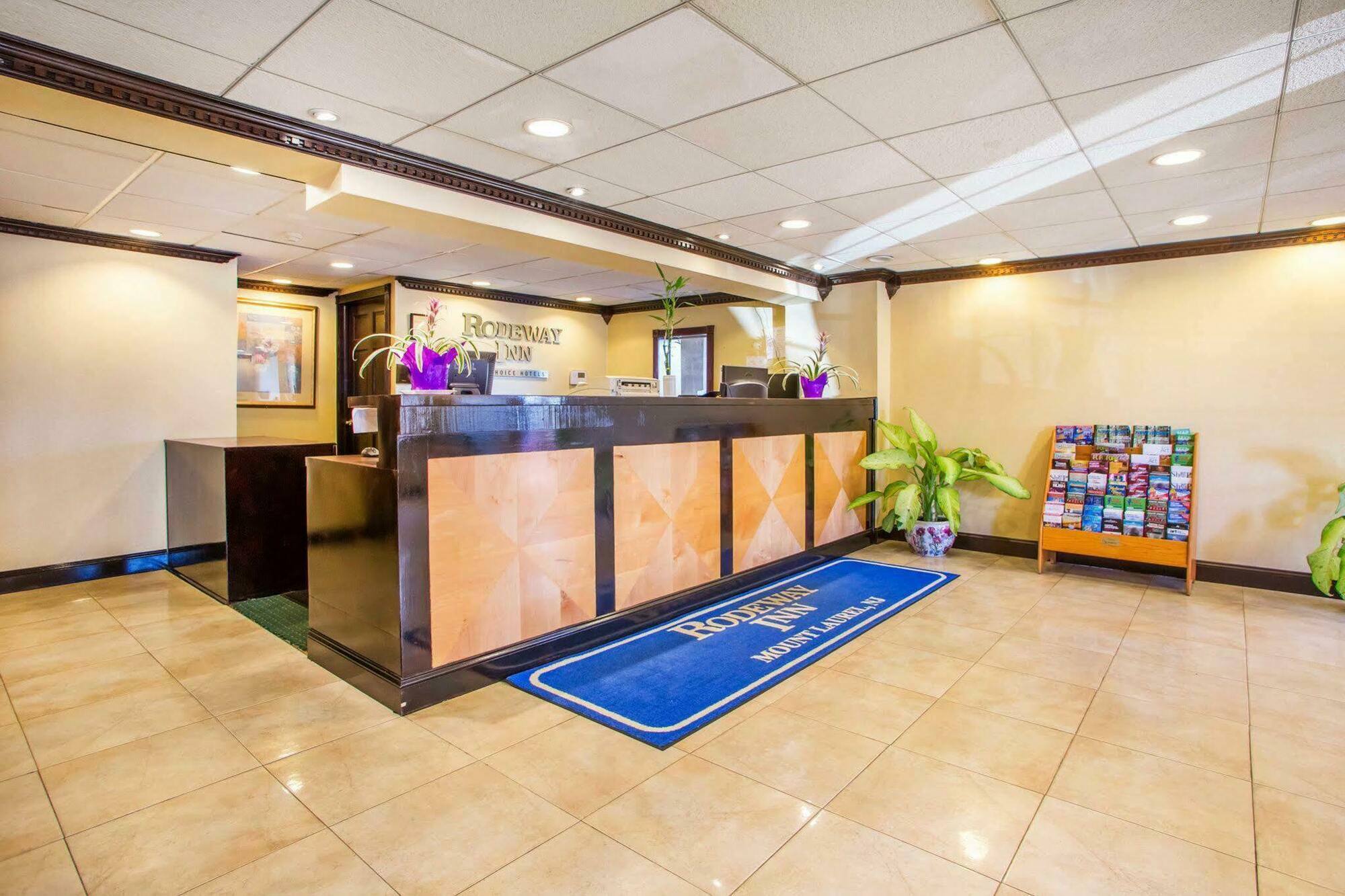 Rodeway Inn Mount Laurel Hwy 73 Экстерьер фото