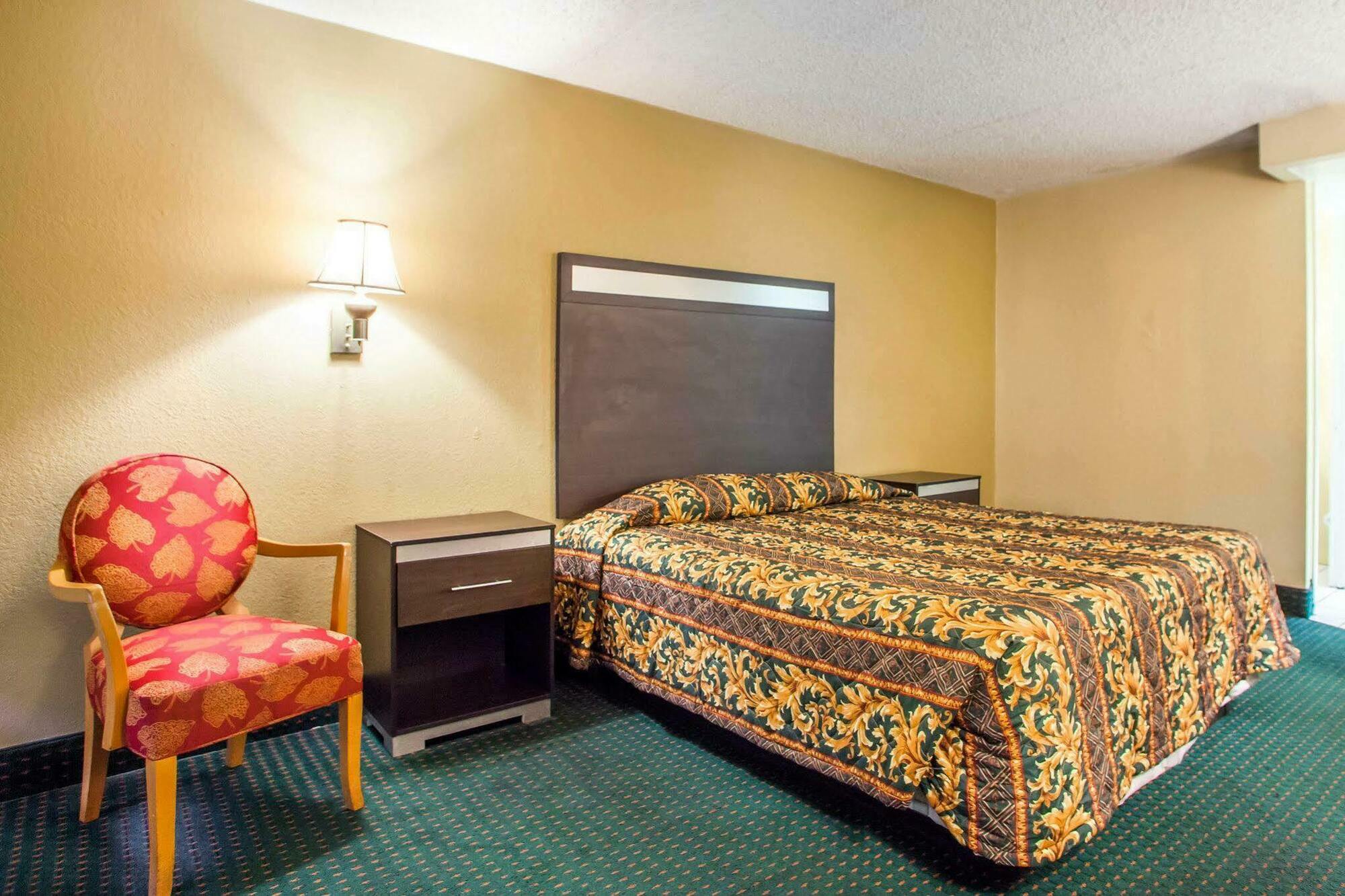 Rodeway Inn Mount Laurel Hwy 73 Экстерьер фото